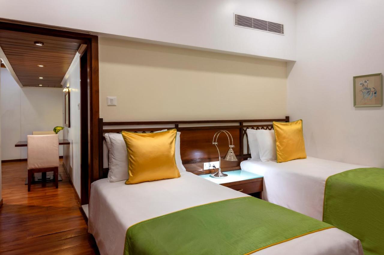 Caravela Beach Resort Варка Екстериор снимка A room at the Taj Bengal