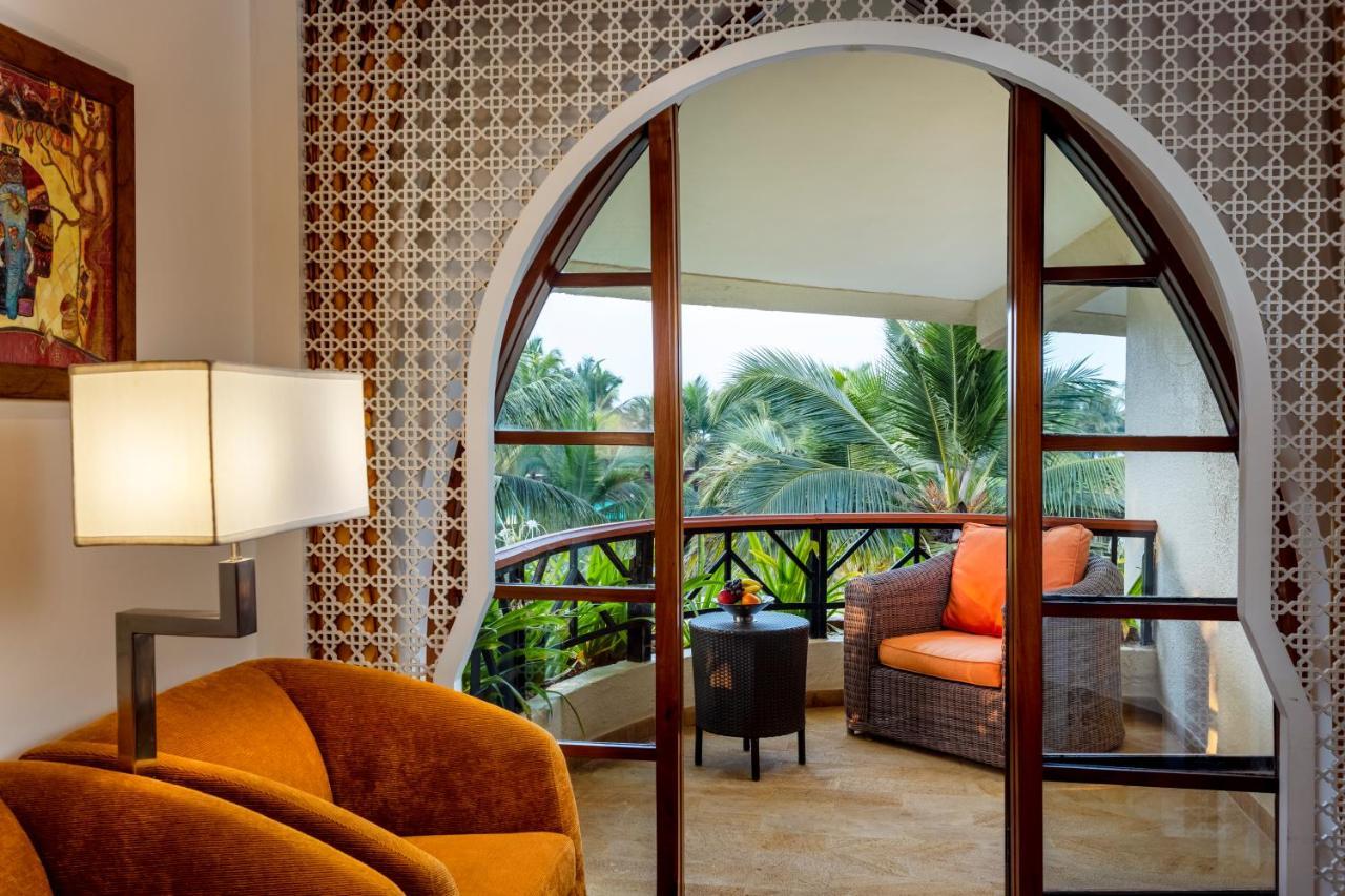 Caravela Beach Resort Варка Екстериор снимка A room at the Taj Bengal