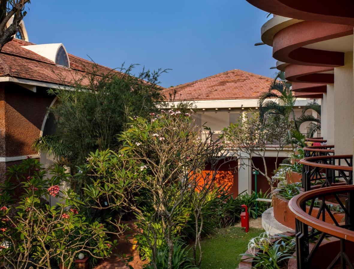 Caravela Beach Resort Варка Екстериор снимка The resort's garden