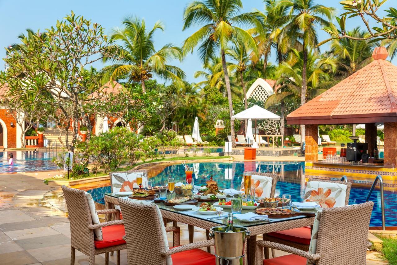 Caravela Beach Resort Варка Екстериор снимка Poolside at the Taj Bengal