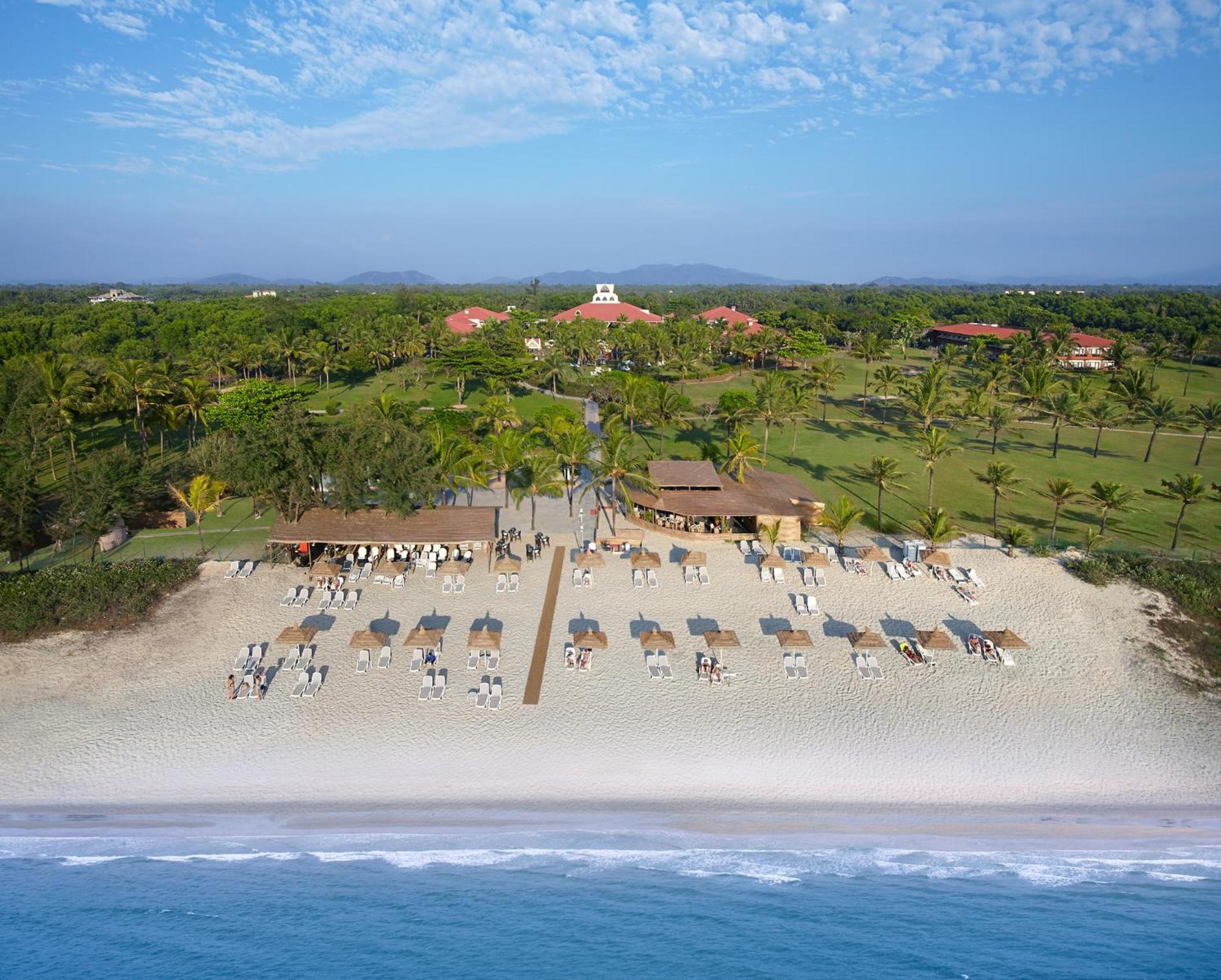 Caravela Beach Resort Варка Екстериор снимка Aerial view of the beach at the Iberostar Grand Hotel Bávaro
