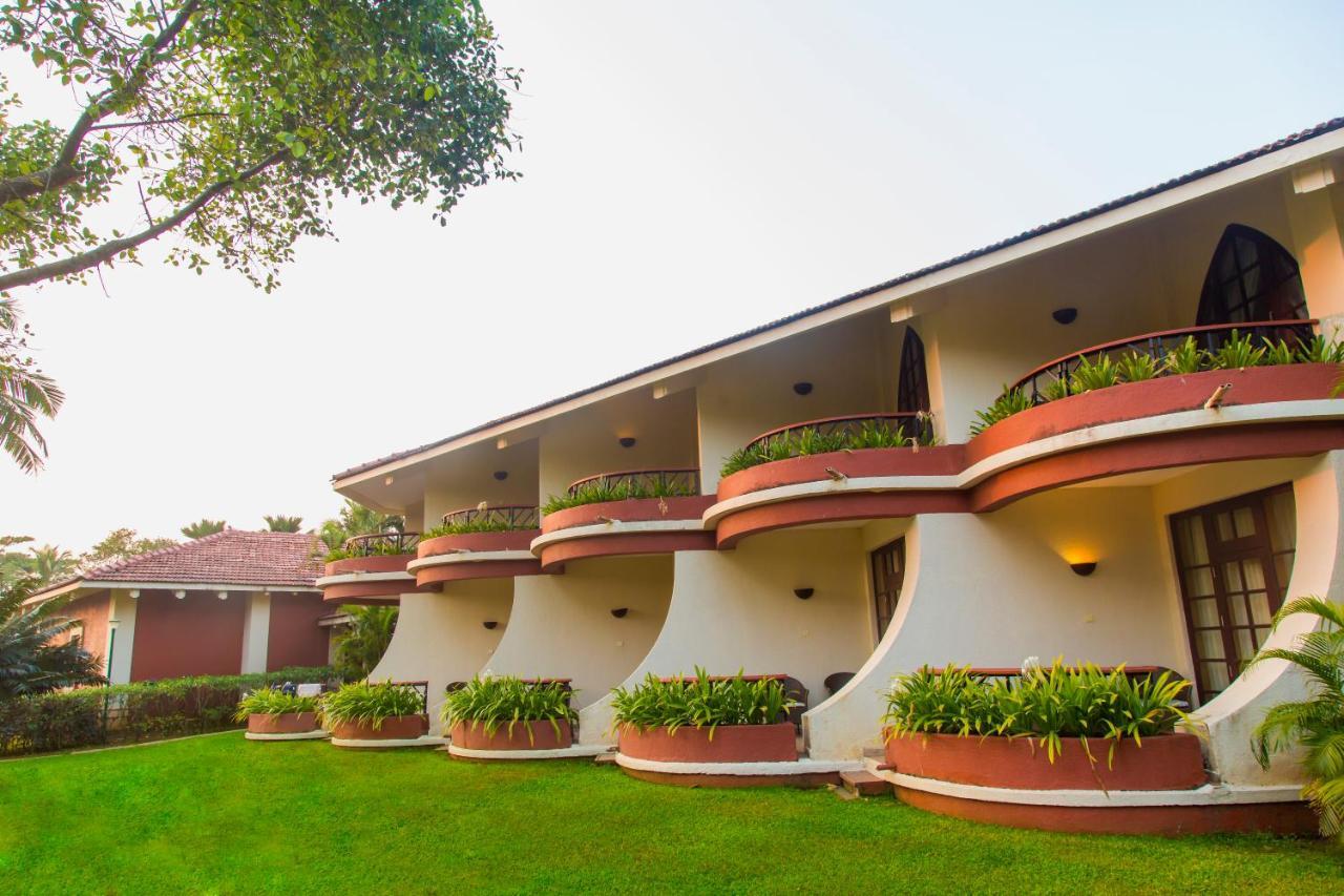 Caravela Beach Resort Варка Екстериор снимка The Leela Palace, Bangalore