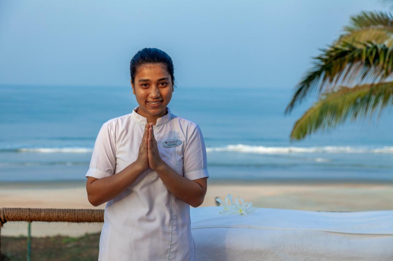 Caravela Beach Resort Варка Екстериор снимка A hotel employee in India